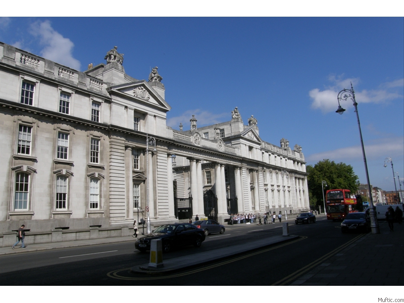 Sinn Fein protesters in front Government Building