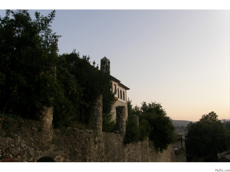 Architecturally, the stone-constructed parts of the town are a fortified complex, in which two stages of evolution are evident: mediaeval, and Ottoman.