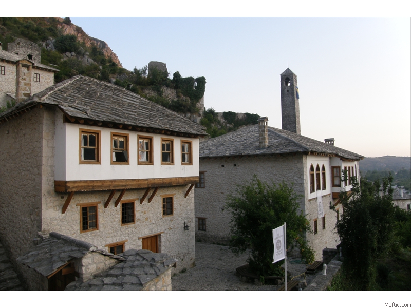 Its significant strategic role from the 13th to 17th century gave its inhabitants the power to build one of the most important, and best preserved ensembles within the city walls in the region